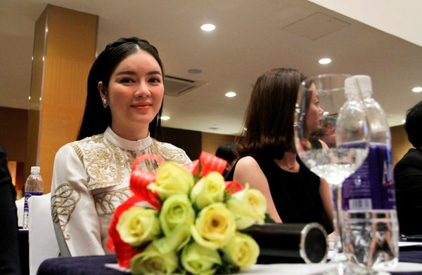 Lý Nhã Kỳ ủng hộ 1 tỷ đồng giúp người bị khiếm khuyết sửa sắc đẹp.