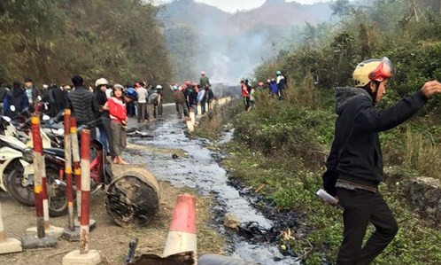 Hiện trường vụ tai nạn ở Hòa Bình. Ảnh: VnExpress 