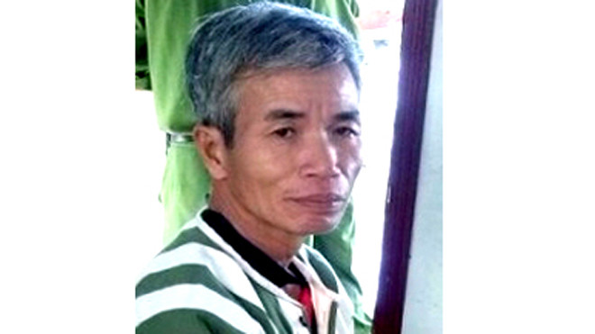 Nhiều người khống chế kẻ đập tủ kính, cướp tiệm vàng