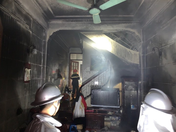 Nhiều tài sản bên trong ngôi nhà bị hư hỏng.