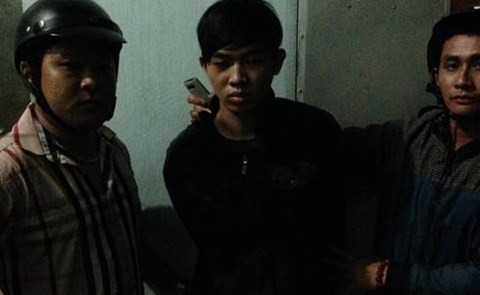 Tên Linh (ở giữa) bị bắt ngay tại nhà nghỉ.