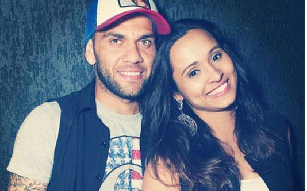 Dani Alves quyết định chia tay Thaisa Carvalho