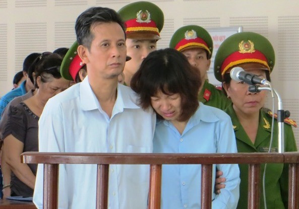 Bị cáo Linh và My tại tòa. Ảnh: Zing