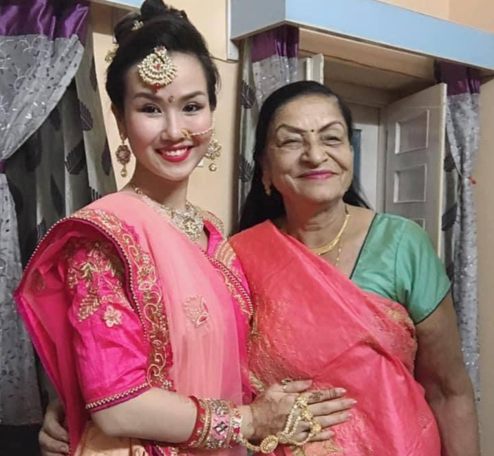 Võ Hạ Trâm và mẹ chồng. 