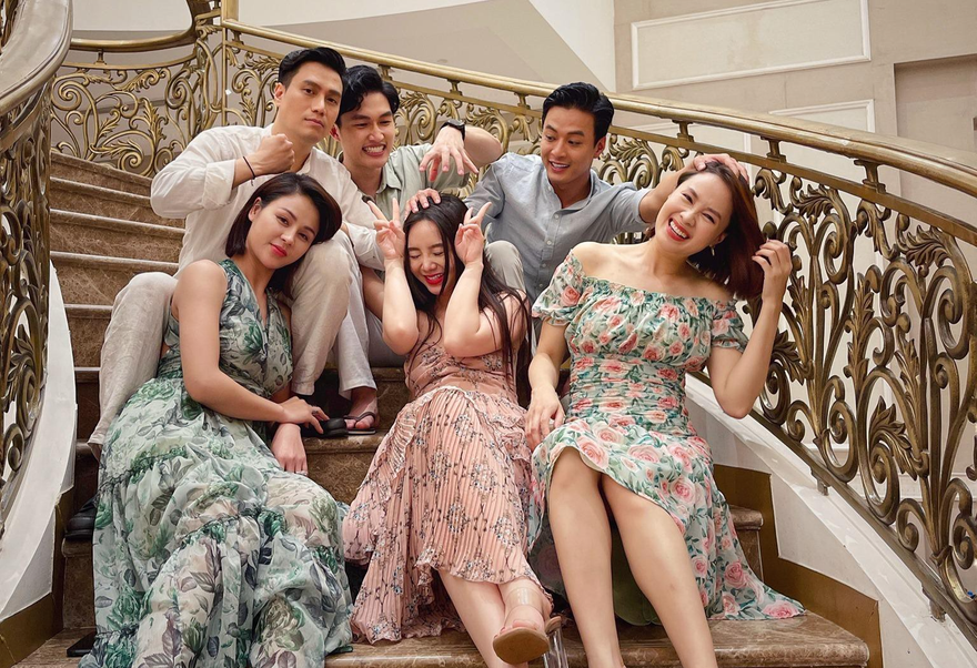 Khoảnh khắc Lương Thu Trang dựa đầu tình tứ với Việt Anh gây ‘bão’