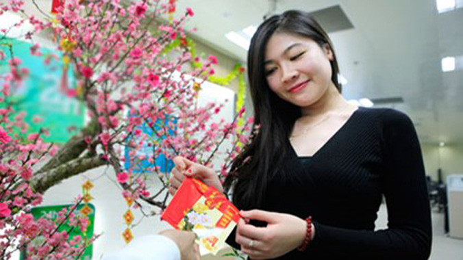 Theo nhà nghiên cứu văn hóa Trần Hữu Sơn, tiền lì xì thường là số lẻ để biểu trưng cho sự sinh sôi nảy nở.