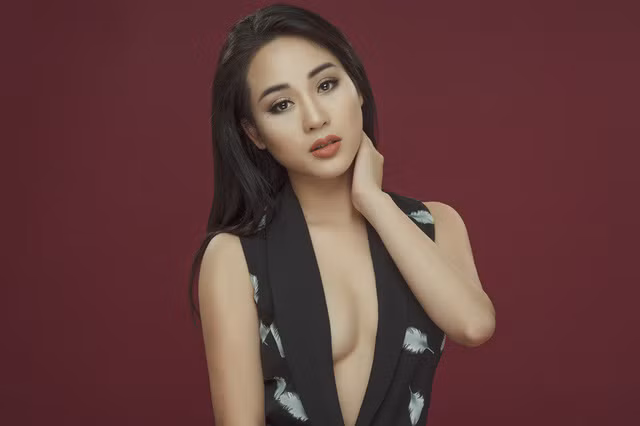 Một Diễm Hằng trưởng thành và gợi cảm hơn sau 10 năm phim Nhật ký Vàng Anh phát sóng.