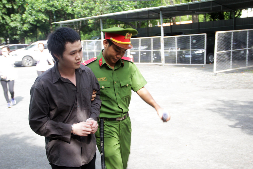 'Tú ông' Kiều Đại Dũ vào phòng xử án sáng nay 15/7. Ảnh: Tân Châu