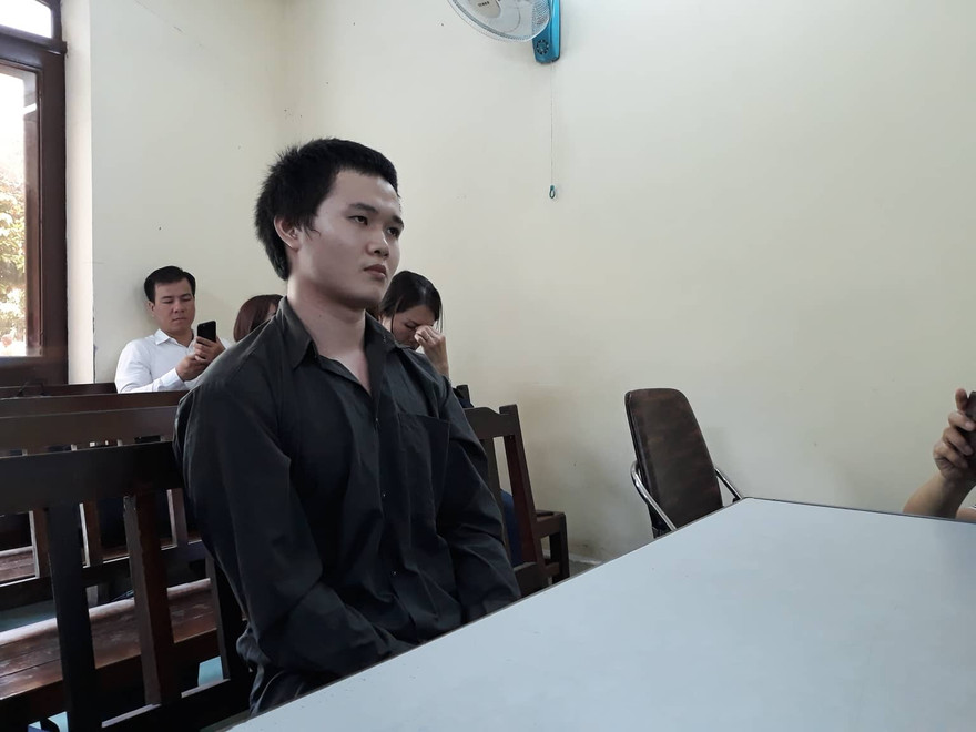 'Tú ông' Kiều Đại Dũ tại tòa khai giá bán dâm 1 lần của người không nổi tiếng là 3 triệu đồng. Ảnh: Tân Châu.