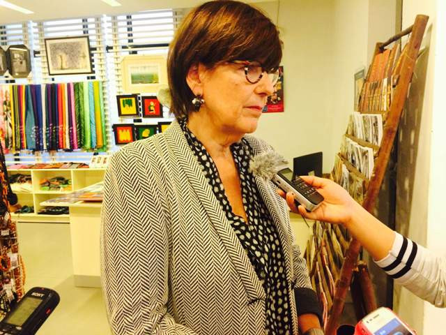 Đại sứ Vương quốc Bỉ trả lời báo chí.