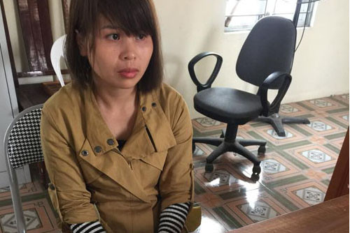 Bắt đối tượng đưa tiền giả nhận tiền thật