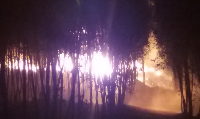 Đám cháy lớn tại cơ sở tái chế dầu.