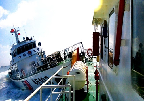 5 tàu Trung Quốc vây ép, đâm húc tàu Kiểm ngư Việt Nam