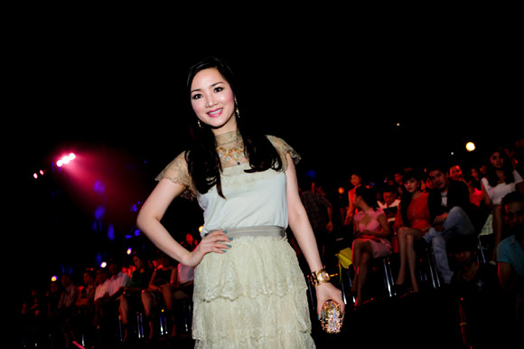 Hoa hậu Giáng My khoe vẻ đẹp không tuổi