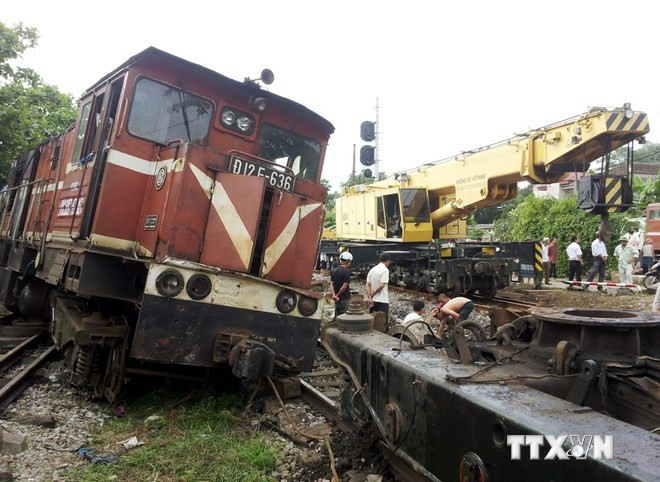 Các đơn vị chức năng đang khẩn trương khắc phục hậu quả vụ tai nạn.