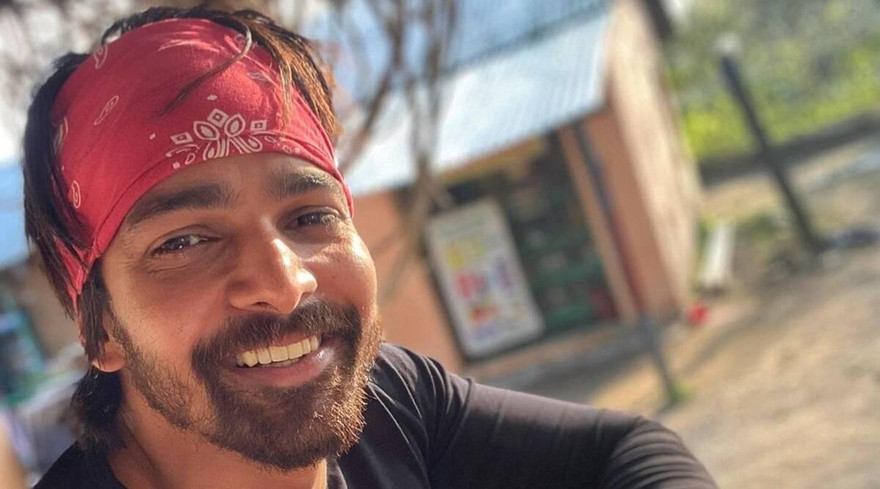 Tài tử Ấn Độ bán xe mua máy tạo oxy giúp bệnh nhân COVID-19