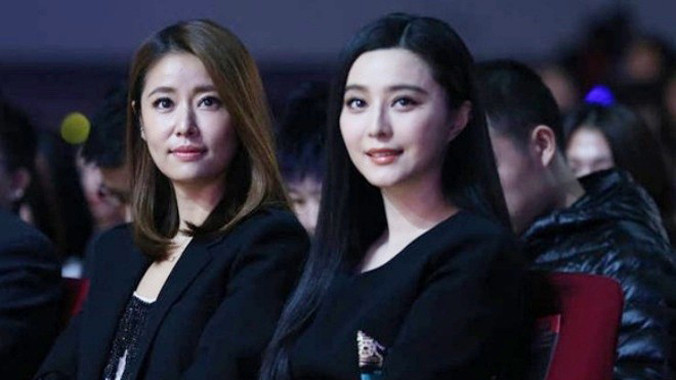 Lâm Tâm Như và Phạm Băng Băng ngồi cạnh nhau trong sự kiện diễn ra tối 14/11.