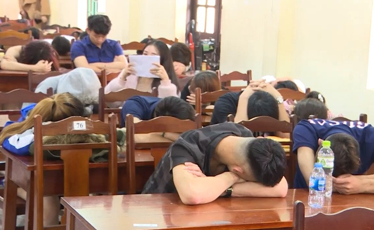 Các đối tượng được đưa về cơ quan điều tra. Ảnh: HYTV.