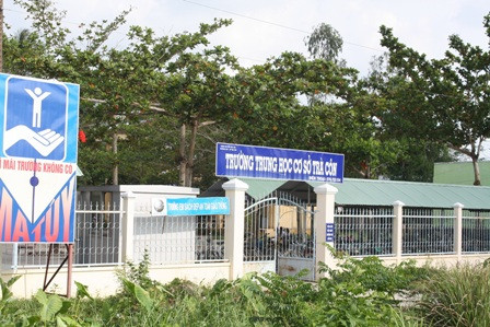 Trường THCS Trà Côn - nơi xảy ra sự việc. 