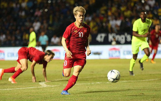 Công Phượng lùi ngày sang Paris