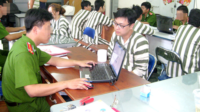 Nhóm nghi can đang lấy lời khai