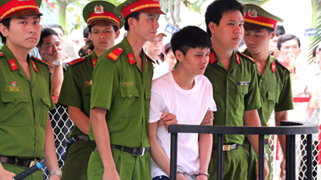  Bùi Tiến Hiệp ngã quỵ khi nghe HĐXX tuyên mức án tù chung thân