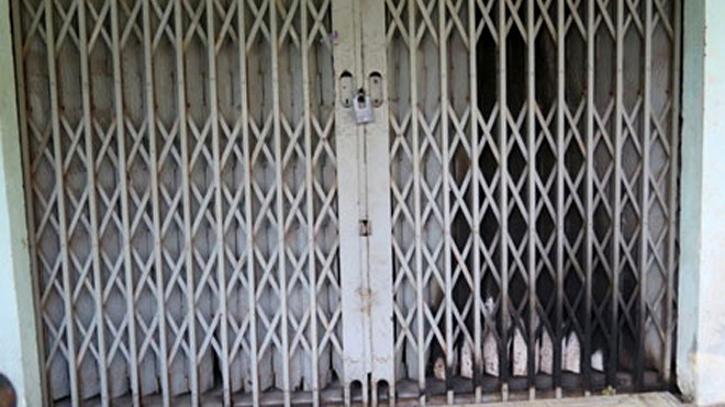 Bên ngoài căn nhà bị phóng hỏa