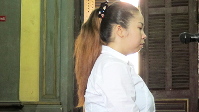  Bị cáo Thắm trước vành móng ngựa