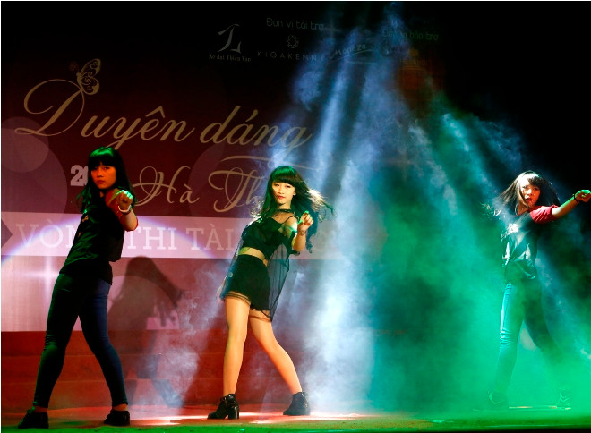 Nữ sinh Hà Thành 'đốt cháy' sân khấu 