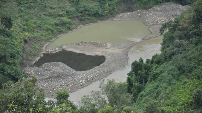 Sông Năng thành sông chết vì khai khoáng.