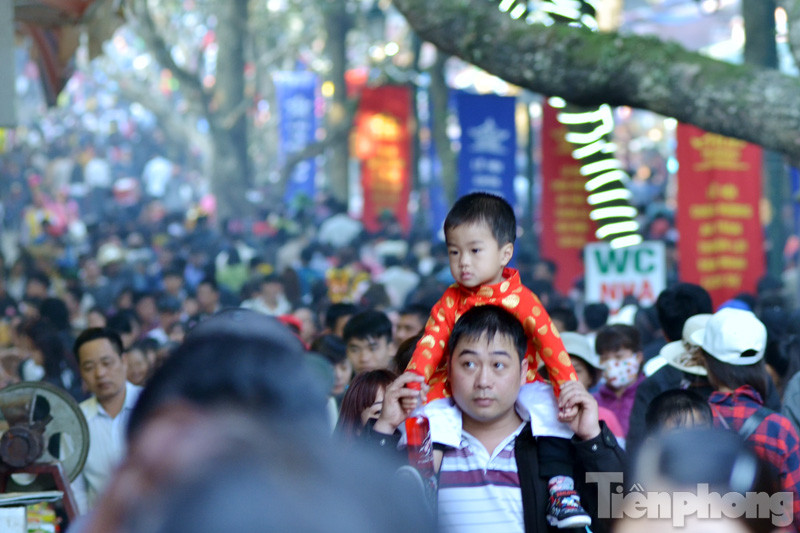 9h sáng nay, 13/2, chùa Hương chính thức khai hội.