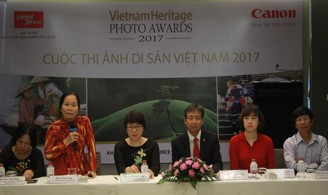 Đại diện BTC và Hội đồng giám khảo công bố thông tin cuộc thi ảnh Di sản Việt Nam năm 2017.