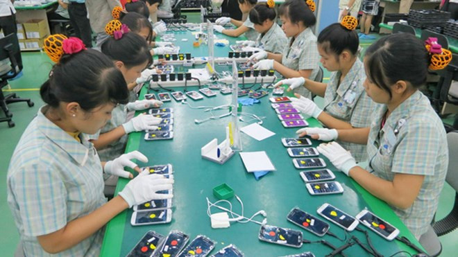 Sản xuất điện thoại Samsung. ảnh minh hoạ. internet