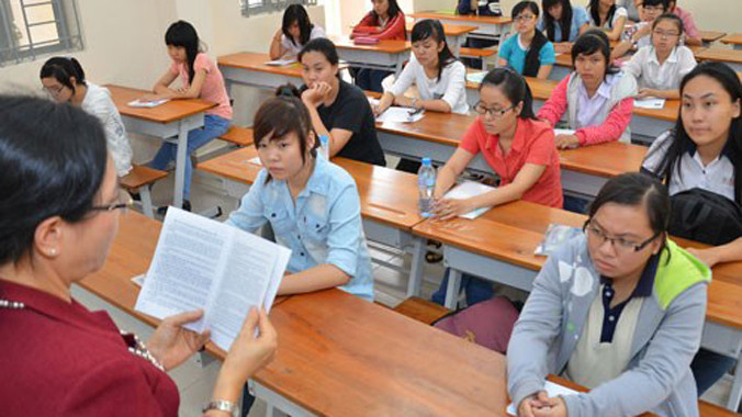 Cán bộ coi thi vi phạm có thể buộc thôi việc