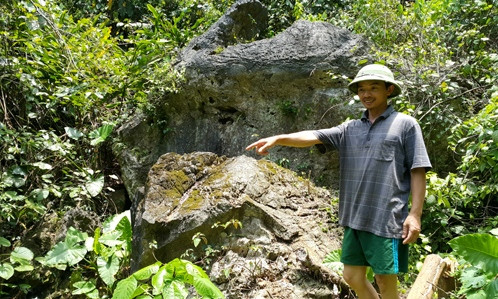 Anh Trường tại khu vực rừng Lèn Rỏi. Ảnh: Phương Linh.