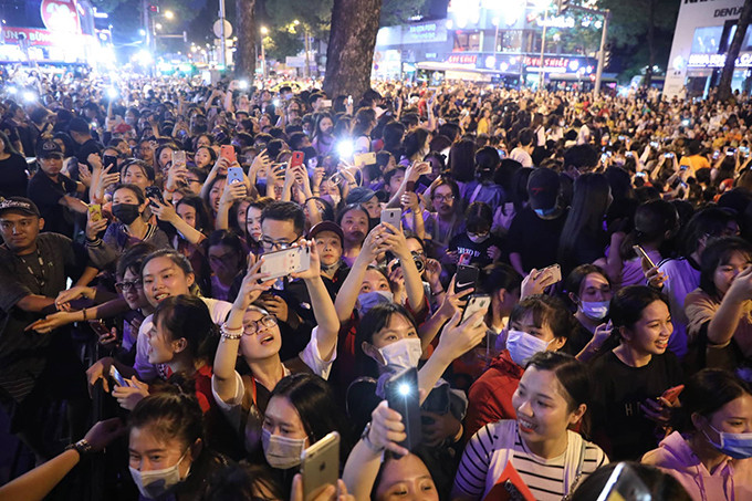 Hiện tượng fan cuồng dẫn tới hệ lụy đáng ngại