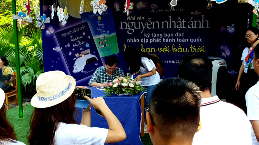 Giời trẻ vẫn nồng nhiệt chờ đón Nguyễn Nhật Ánh