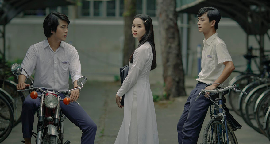 Hình ảnh tựu trường gây thương nhớ của "Mắt biếc"