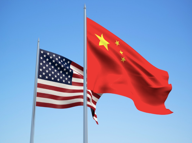 Quốc kỳ Mỹ và Trung Quốc. (Ảnh: Shutterstock)