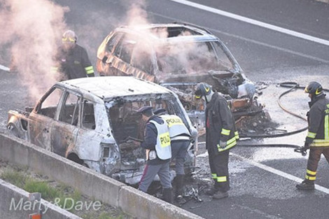 Cảnh sát tiến hành thực nghiệm điều tra tại hiện trường.