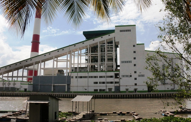 Nhà máy giấy Lee & Man Hậu Giang nằm cạnh sông Hậu. 