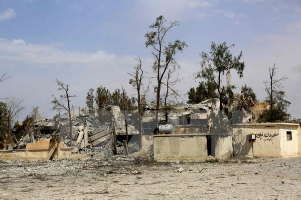 Cảnh đổ nát sau cuộc giao tranh giữa SDF và phiến quân IS ở Tabqa ngày 30/4. Nguồn: AFP/TTXVN.