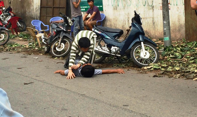 Các đối tượng thực nghiệm lại cảnh đánh chết nạn nhân.