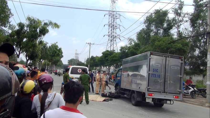 Lực lượng chức năng điều tra vụ việc.