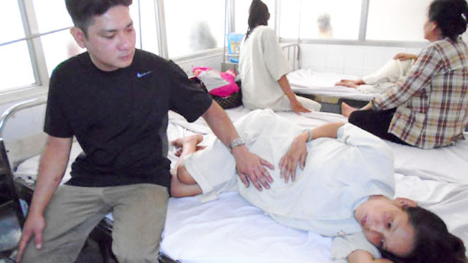 Chị Nguyễn Thị Tuyết Loan đang nằm điều trị tại bệnh viện