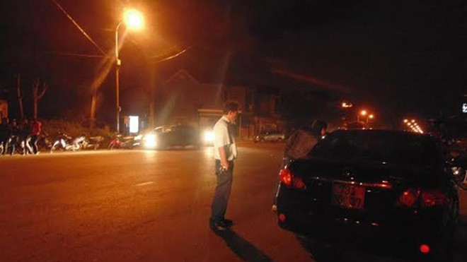 Người đàn ông xưng là thanh tra giao thông lúc đến quấy rối CSGT làm nhiệm vụ