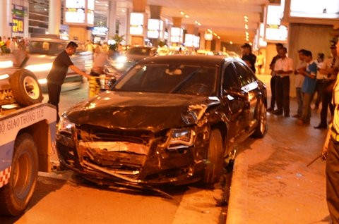 Hiện trường vụ TNGT tại nhà ga quốc tế Tân Sơn Nhất