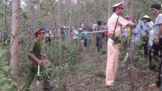 Cơ quan chức năng thị xã An Nhơn đang khám nghiệm hiện trường