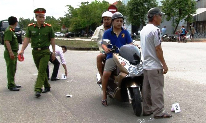 Dựng hiện trường vụ tai nạn phục vụ công tác điều tra.