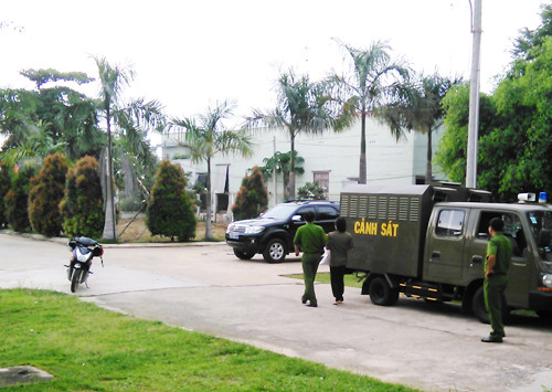 Cảnh sát bắt giữ Tâm. Ảnh: Thu Đông